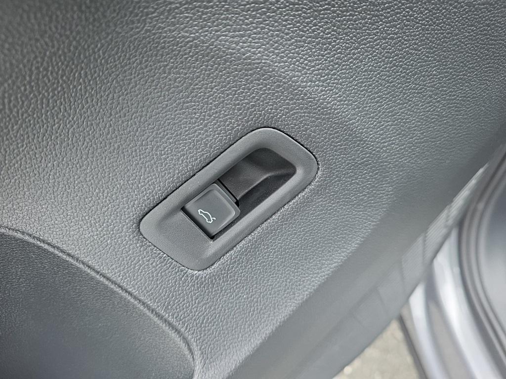 new 2026 Volkswagen Atlas Cross Sport car, priced at $52,082