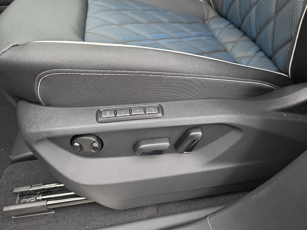 new 2026 Volkswagen Atlas Cross Sport car, priced at $52,082