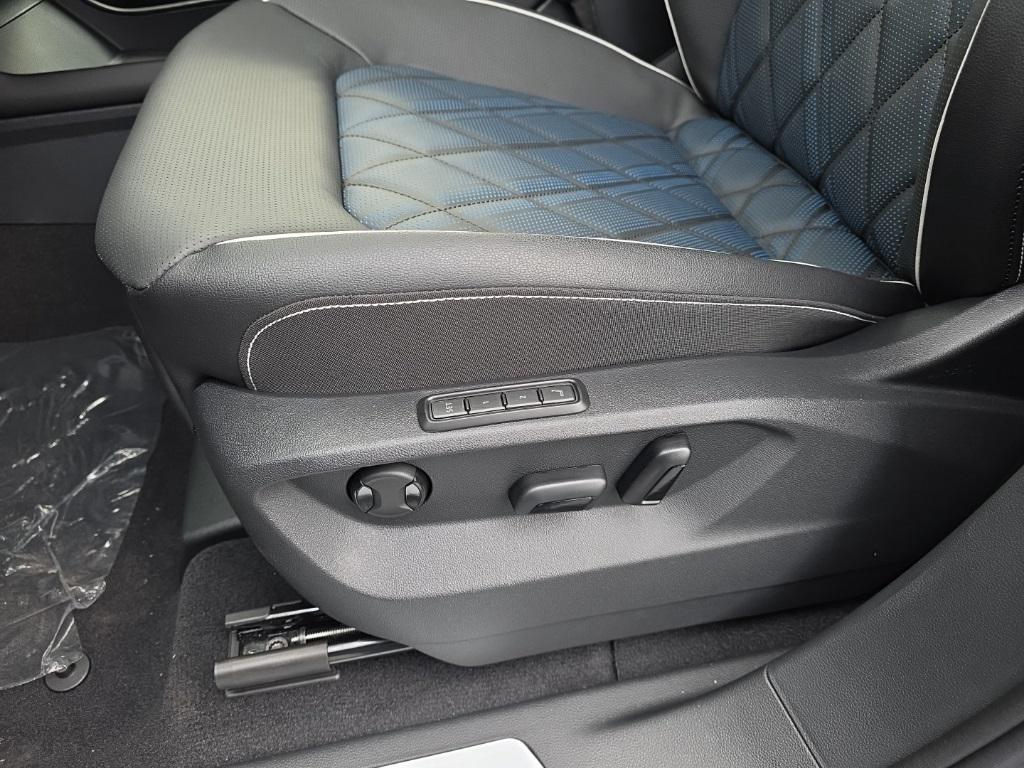 new 2026 Volkswagen Atlas Cross Sport car, priced at $51,654