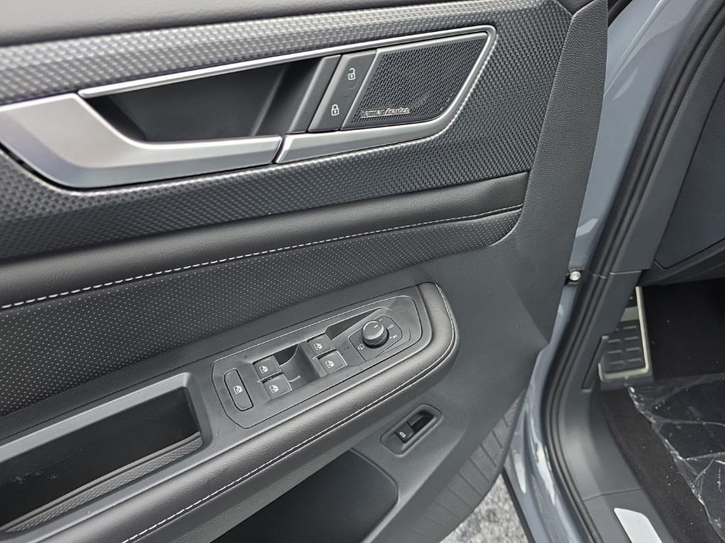 new 2026 Volkswagen Atlas Cross Sport car, priced at $51,654