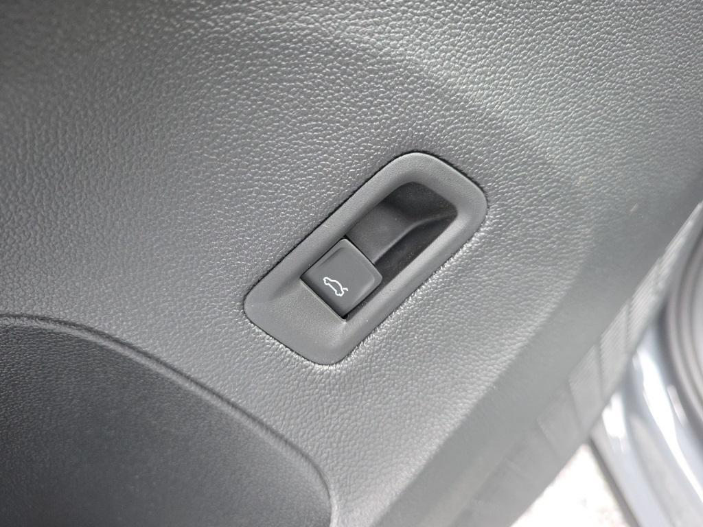 new 2026 Volkswagen Atlas Cross Sport car, priced at $51,654