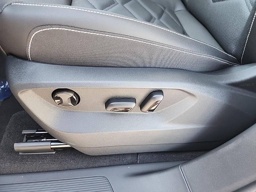 new 2026 Volkswagen Atlas car, priced at $39,040