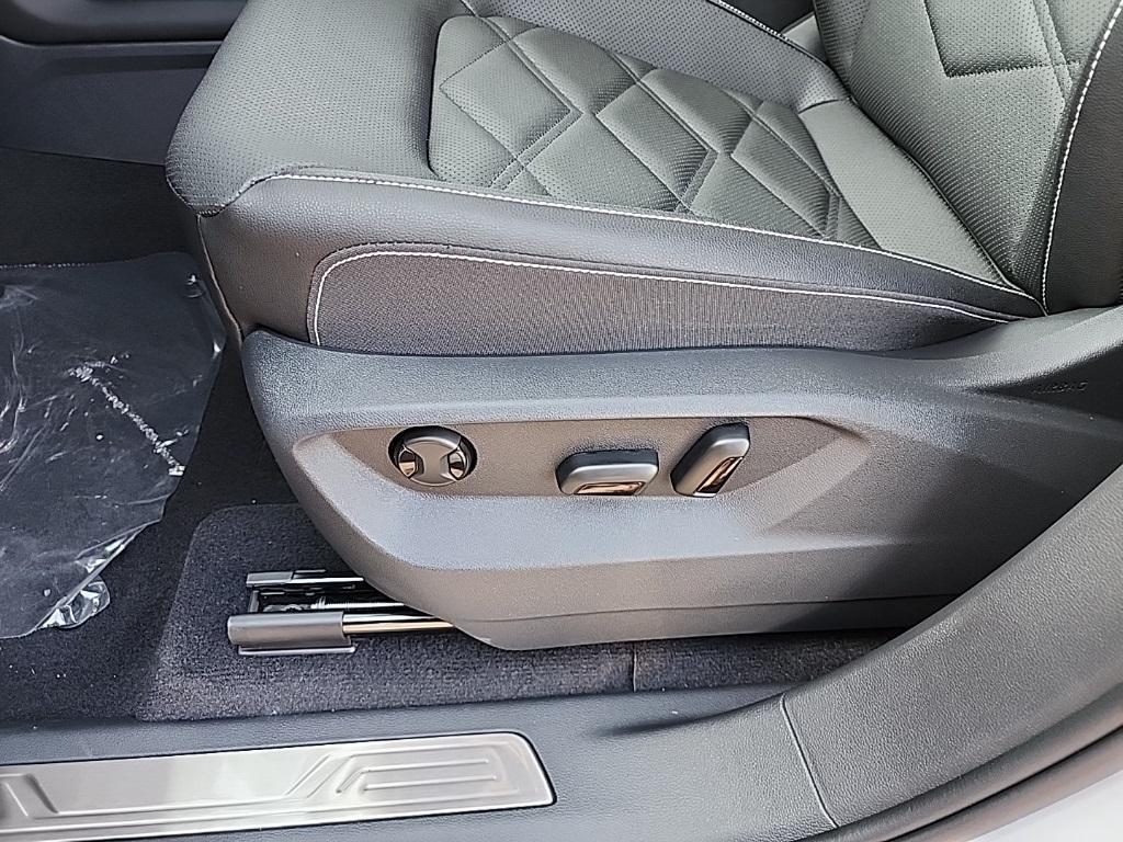 new 2026 Volkswagen Atlas car, priced at $44,651