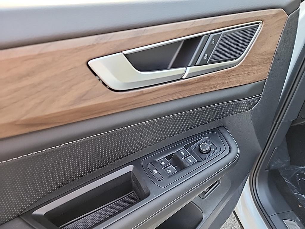 new 2026 Volkswagen Atlas car, priced at $44,651