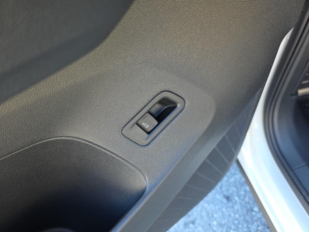 new 2026 Volkswagen Atlas Cross Sport car, priced at $48,524