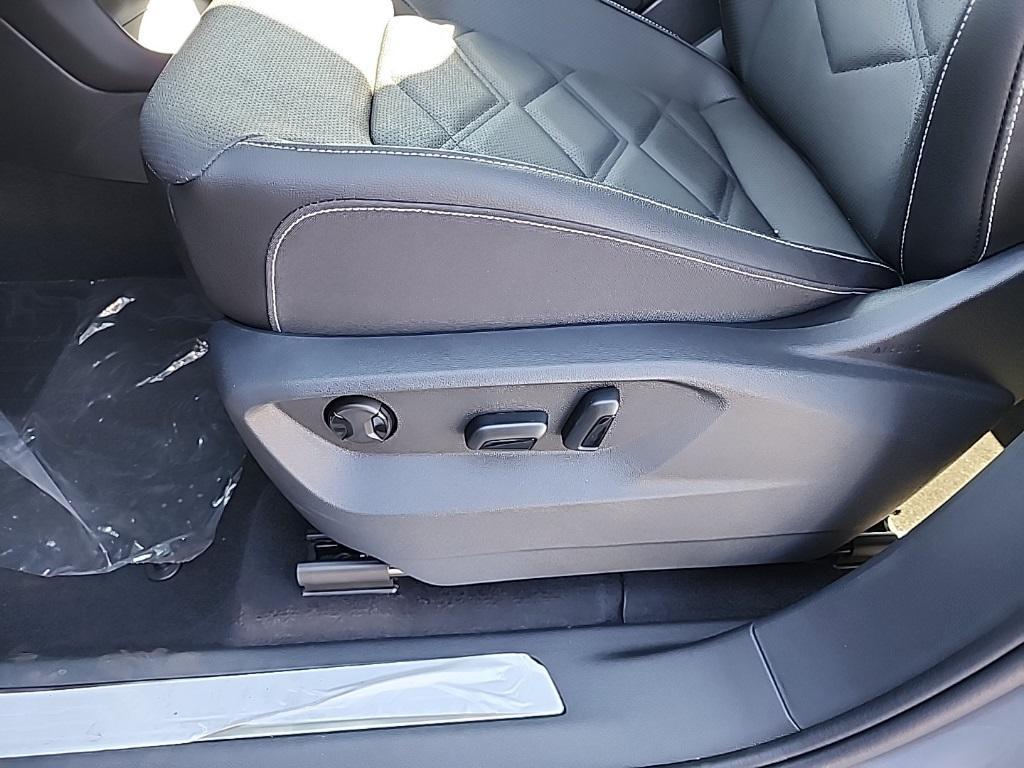 new 2026 Volkswagen Atlas car, priced at $44,058