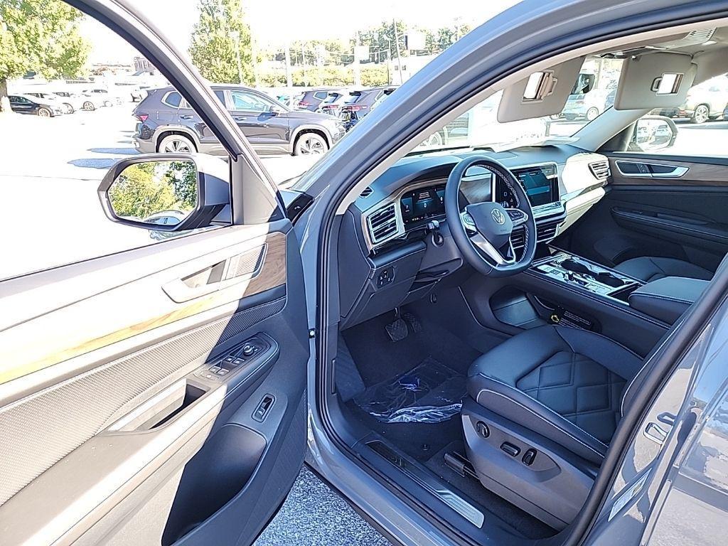 new 2026 Volkswagen Atlas car, priced at $44,463