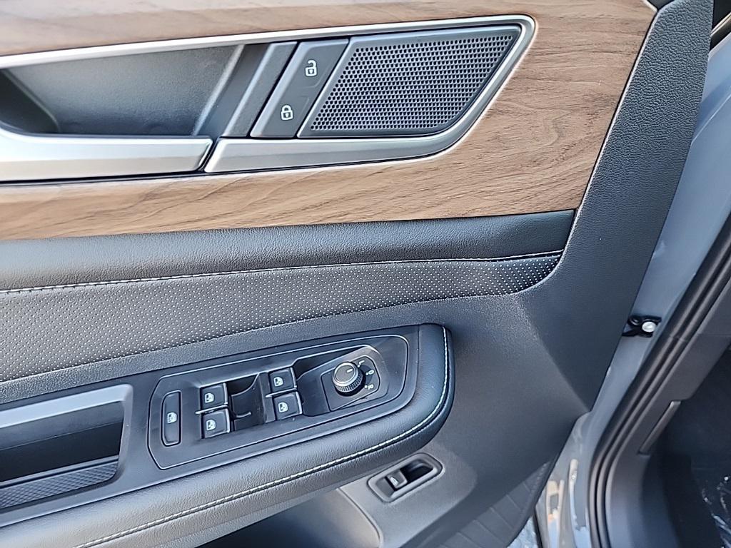 new 2026 Volkswagen Atlas car, priced at $43,200