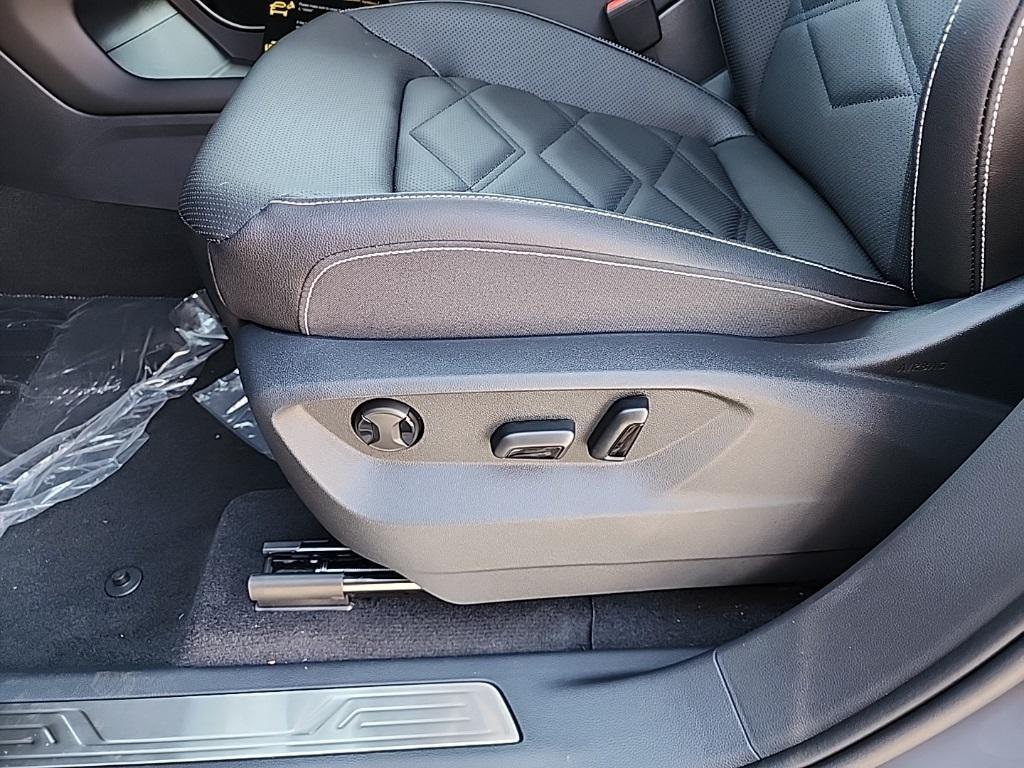 new 2026 Volkswagen Atlas car, priced at $43,200