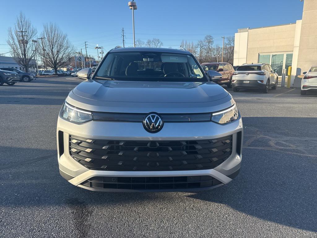 used 2025 Volkswagen Tiguan car, priced at $28,987