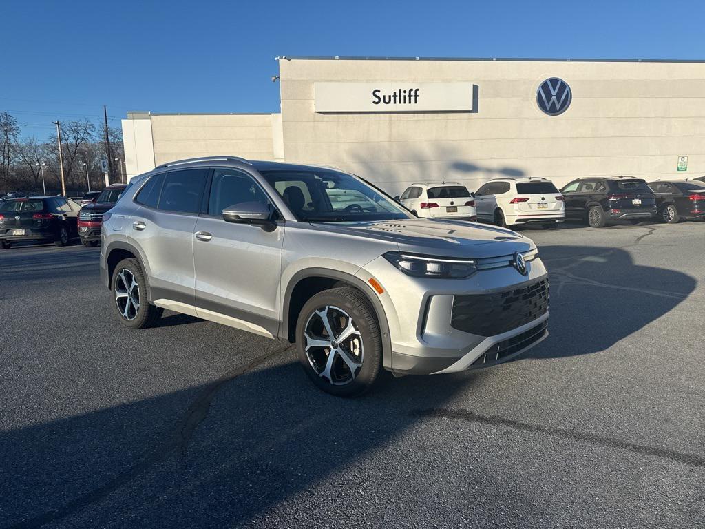 used 2025 Volkswagen Tiguan car, priced at $28,987