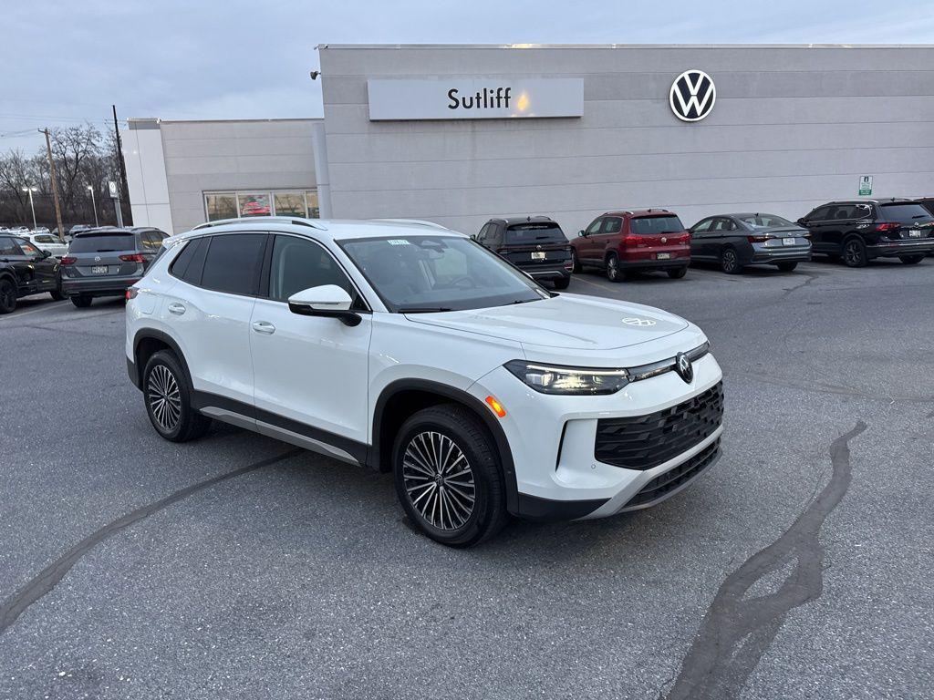 used 2025 Volkswagen Tiguan car, priced at $26,321