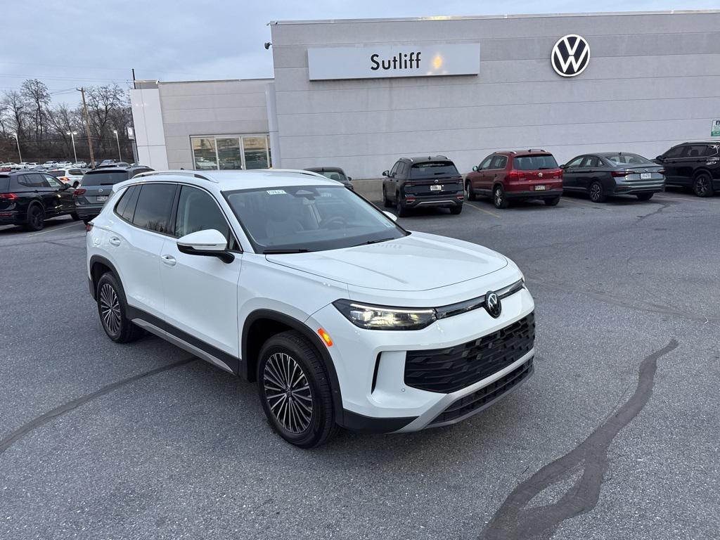 used 2025 Volkswagen Tiguan car, priced at $29,991