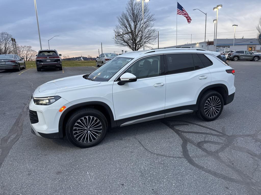 used 2025 Volkswagen Tiguan car, priced at $29,991