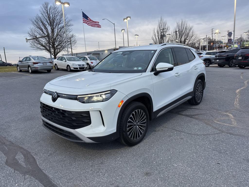 used 2025 Volkswagen Tiguan car, priced at $29,991