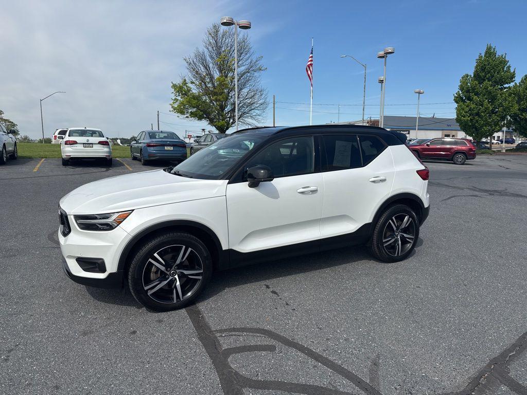used 2020 Volvo XC40 car, priced at $19,146