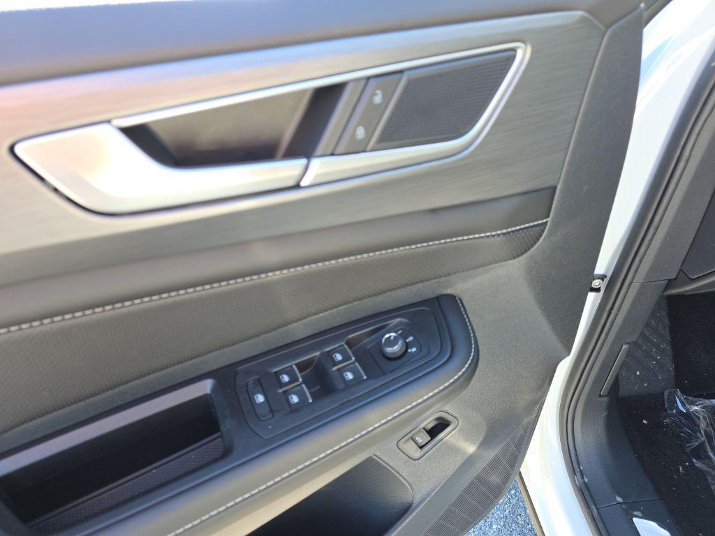 new 2026 Volkswagen Atlas Cross Sport car, priced at $42,924