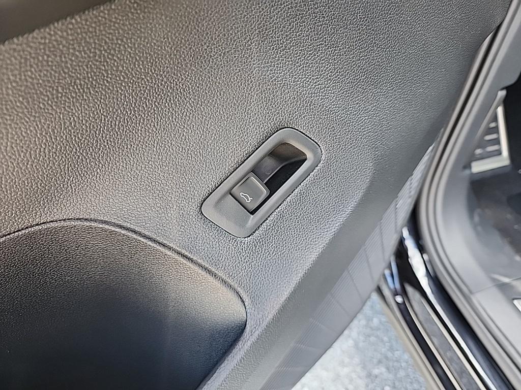 new 2026 Volkswagen Atlas car, priced at $46,701