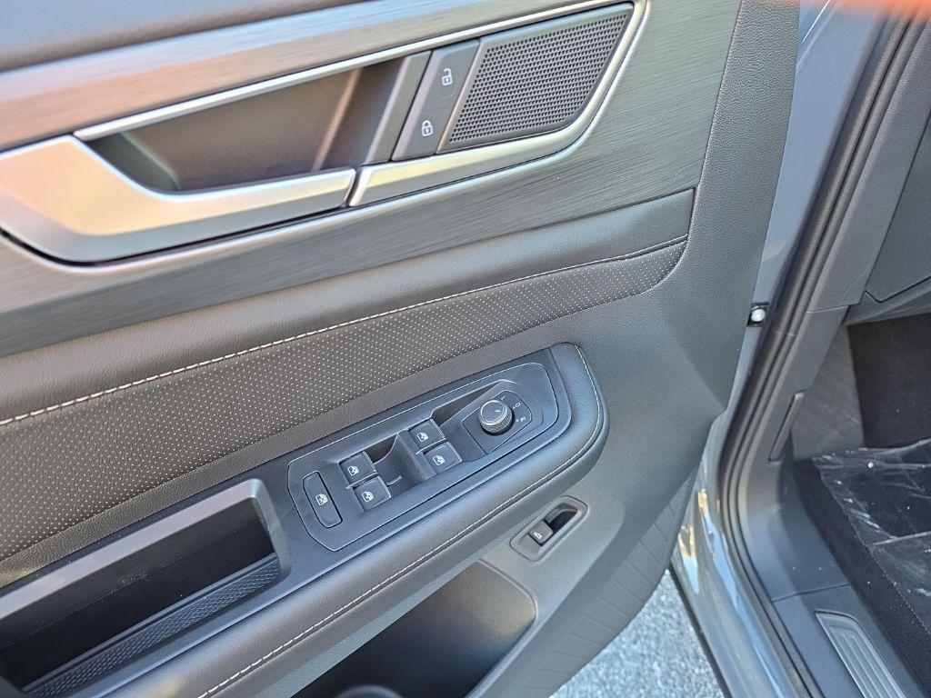 new 2026 Volkswagen Atlas Cross Sport car, priced at $43,756