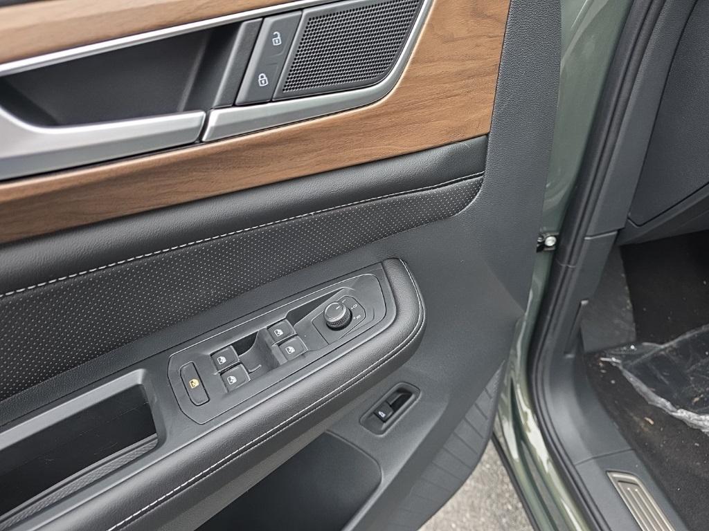 new 2026 Volkswagen Atlas car, priced at $44,058