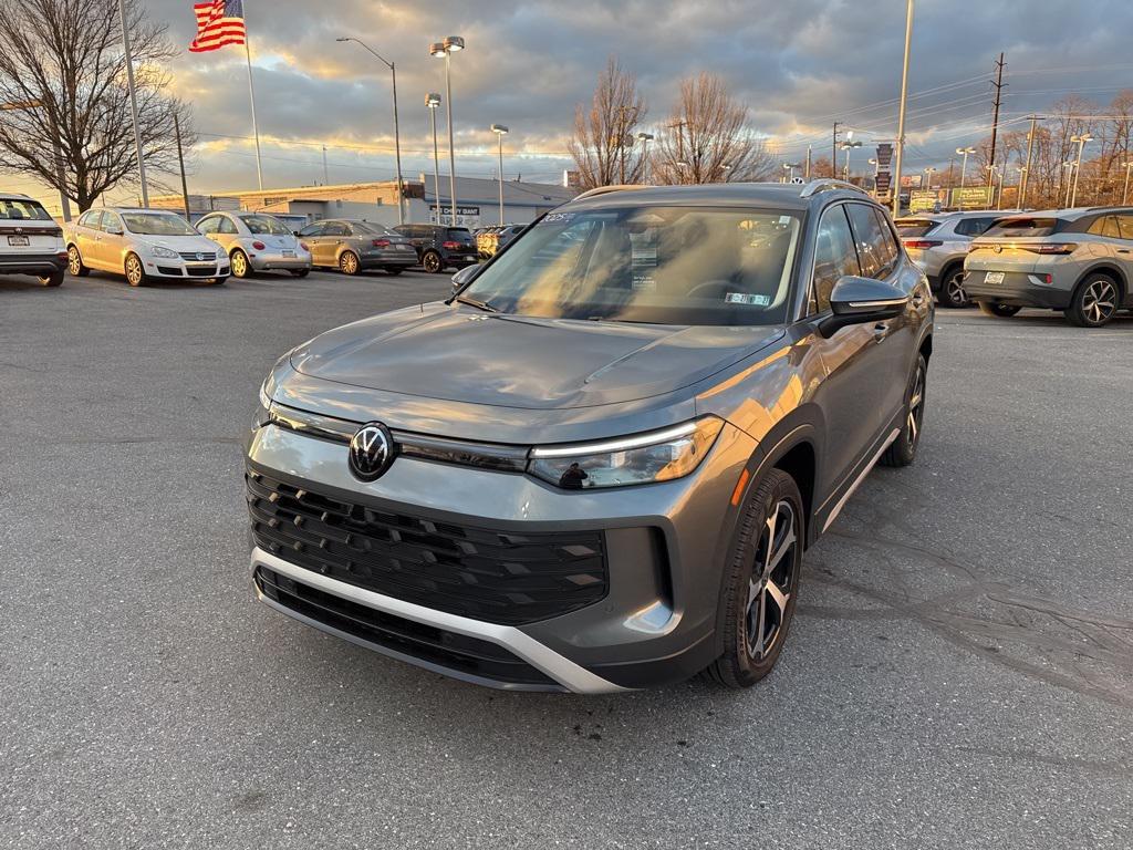 used 2025 Volkswagen Tiguan car, priced at $28,407