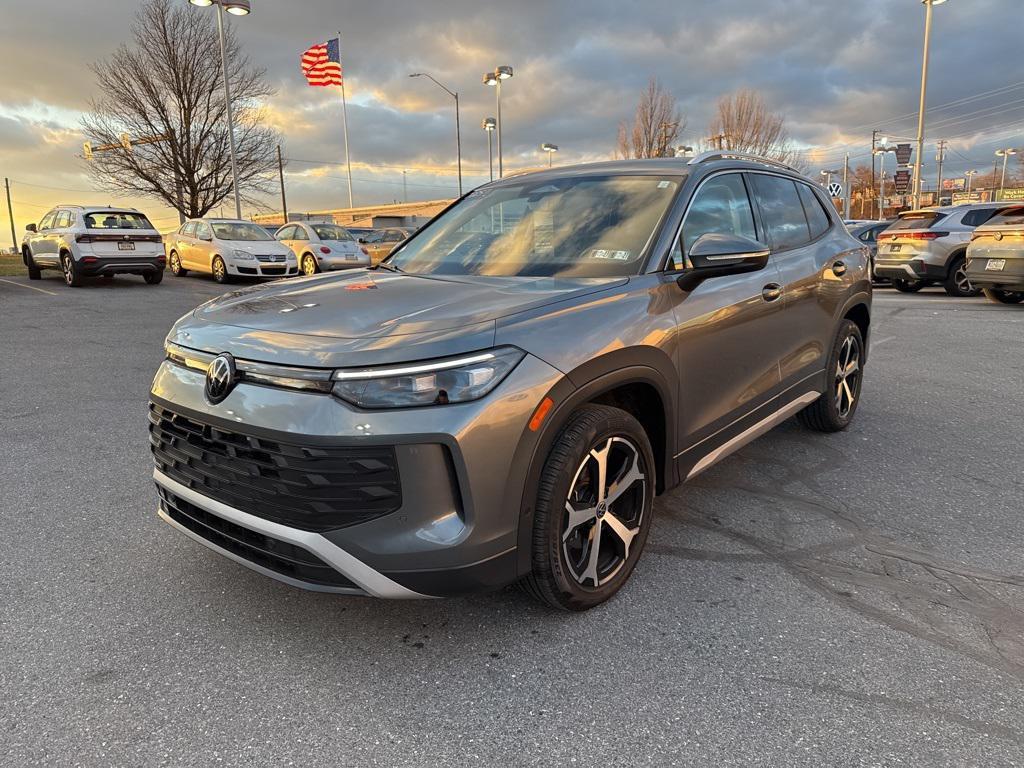 used 2025 Volkswagen Tiguan car, priced at $28,407