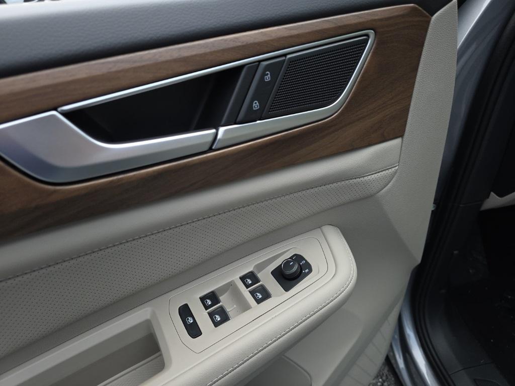 new 2026 Volkswagen Atlas car, priced at $39,112