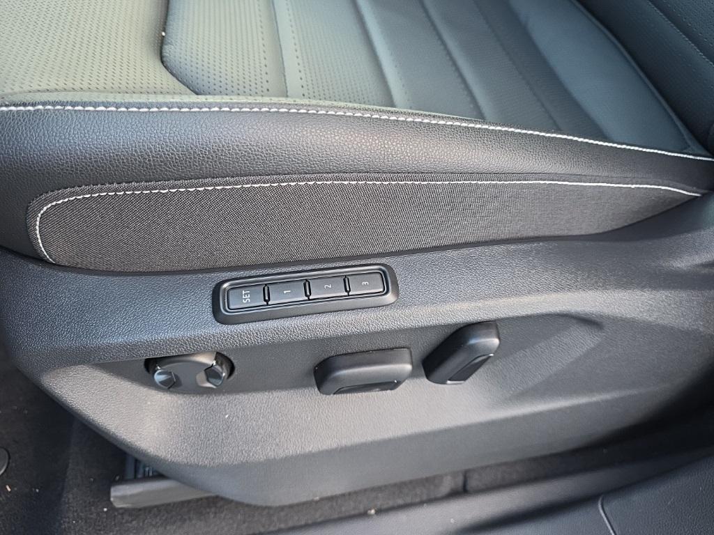 new 2026 Volkswagen Atlas car, priced at $48,521