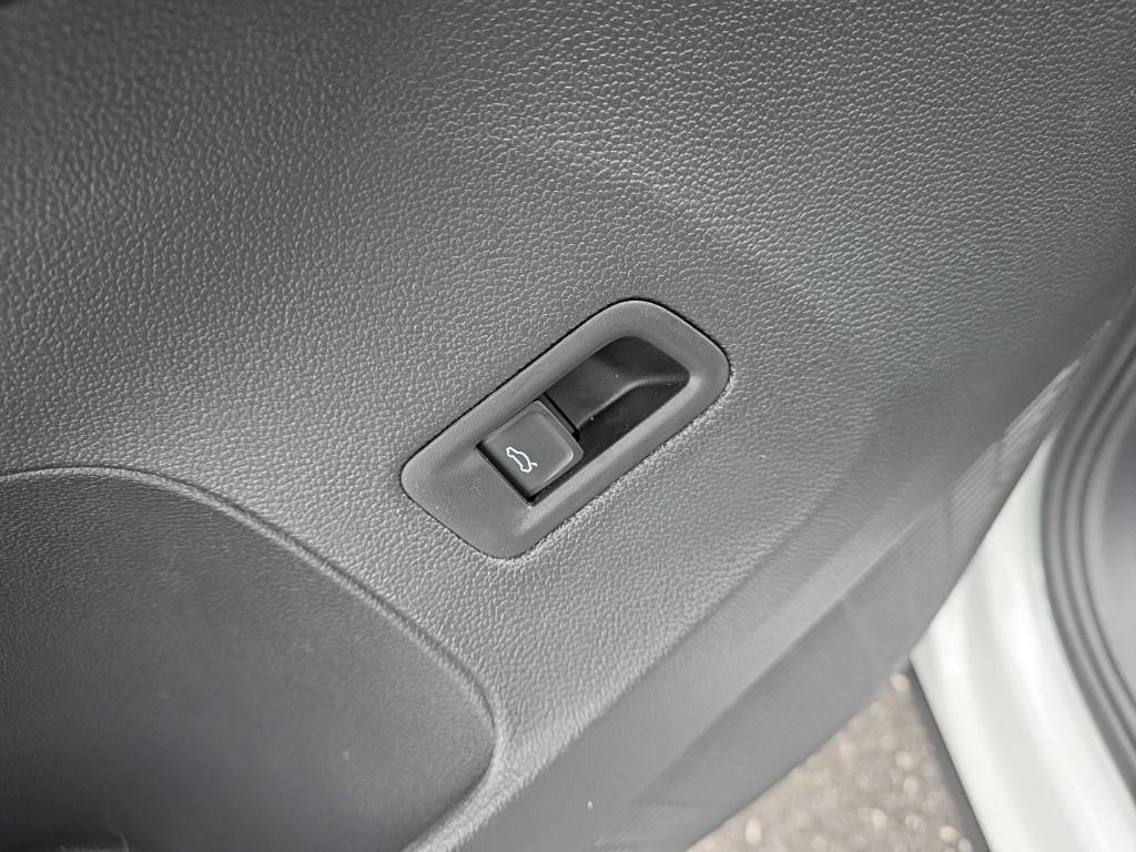 new 2026 Volkswagen Atlas car, priced at $48,521