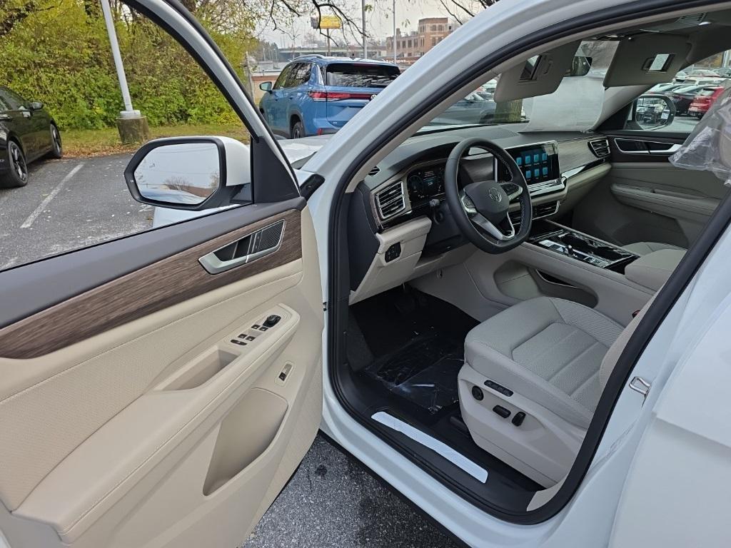new 2026 Volkswagen Atlas car, priced at $47,923