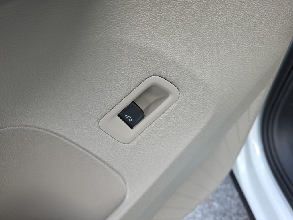 new 2026 Volkswagen Atlas car, priced at $47,923