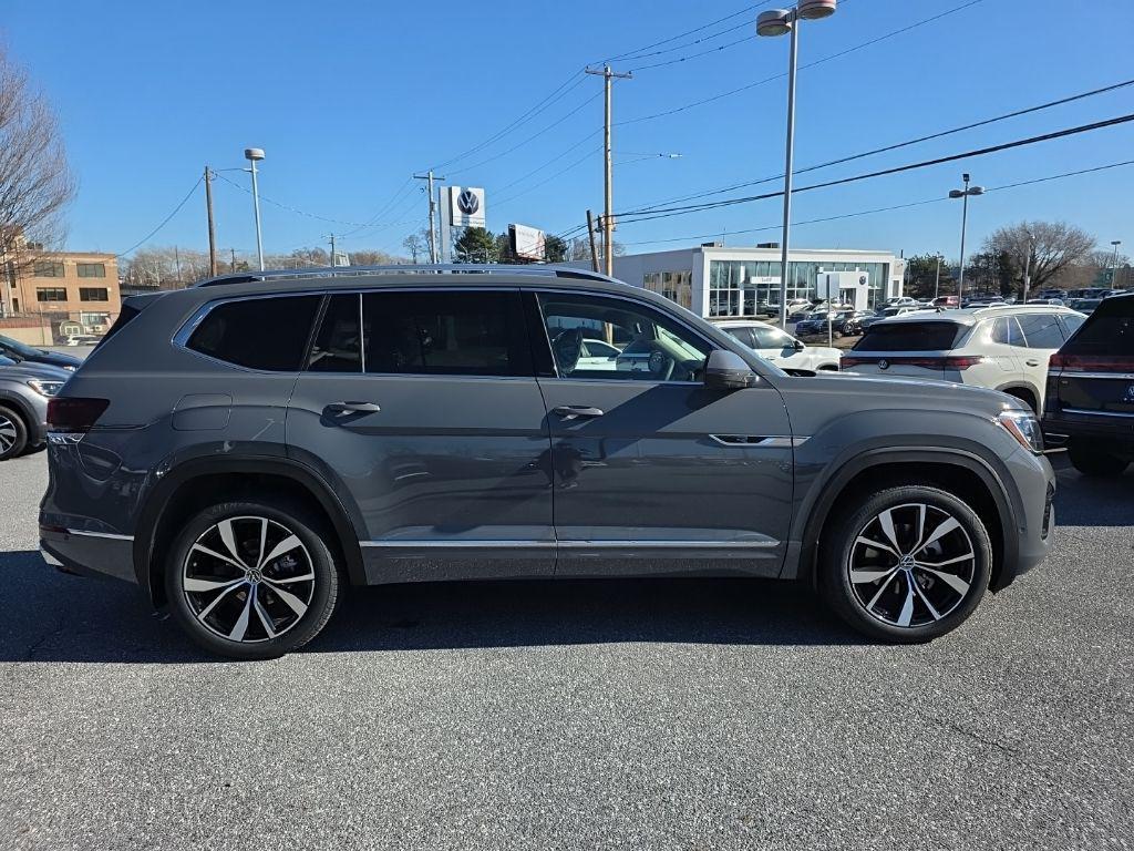 new 2026 Volkswagen Atlas car, priced at $54,161
