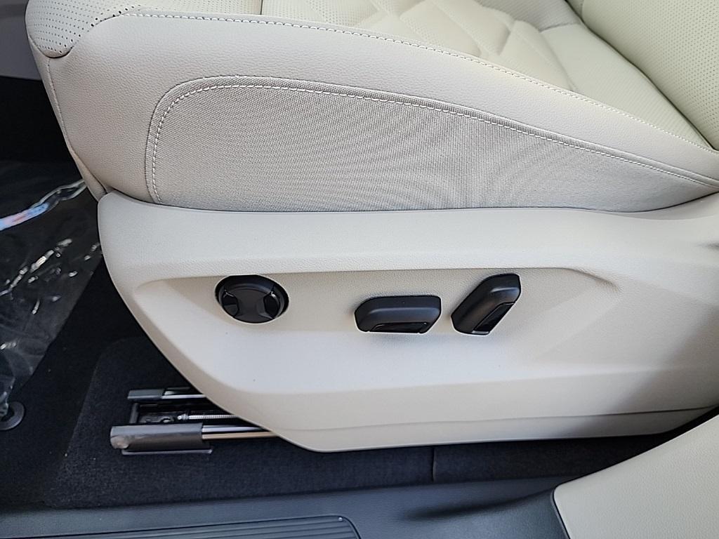 new 2026 Volkswagen Atlas car, priced at $38,603