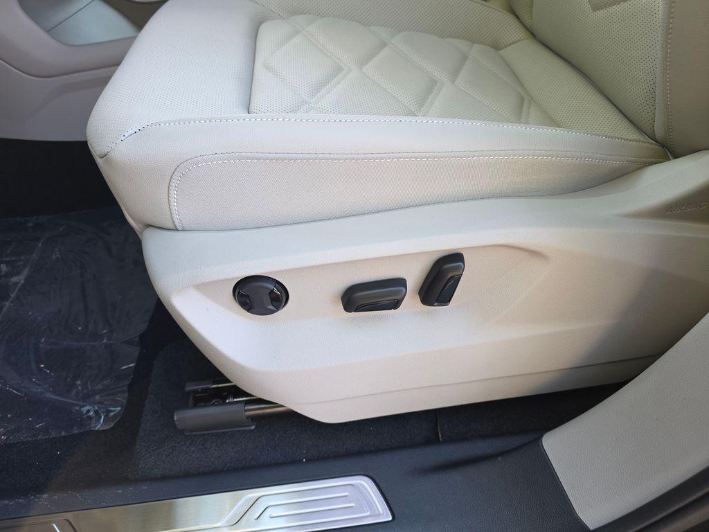 new 2026 Volkswagen Atlas car, priced at $43,528