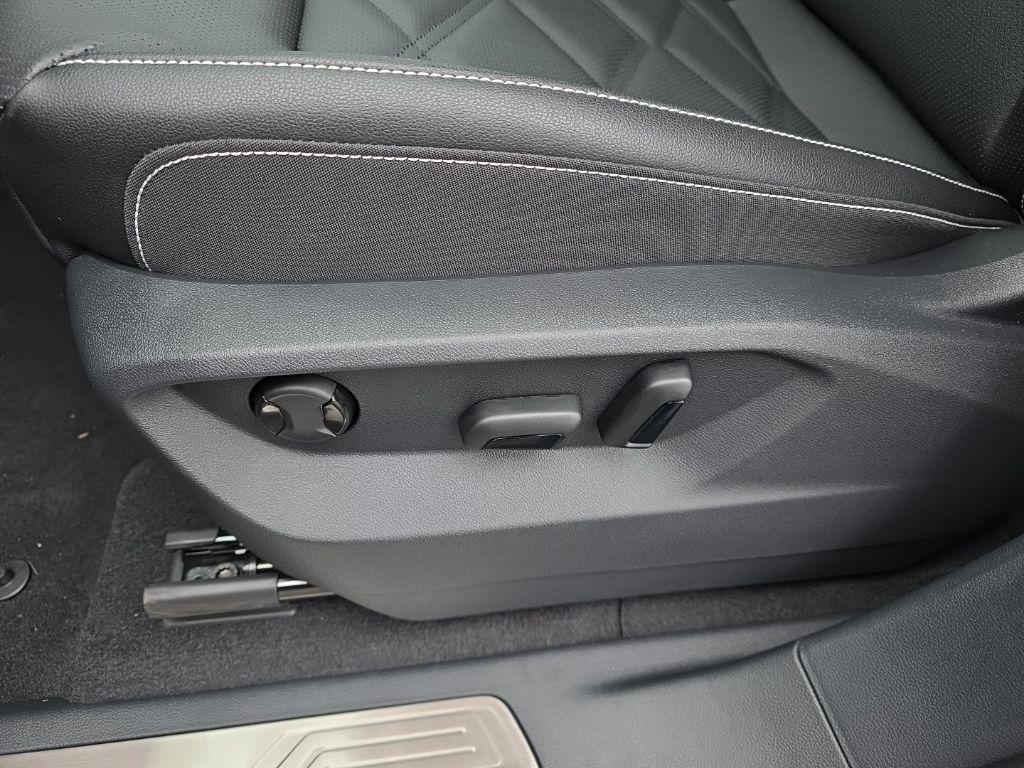 new 2026 Volkswagen Atlas car, priced at $46,168