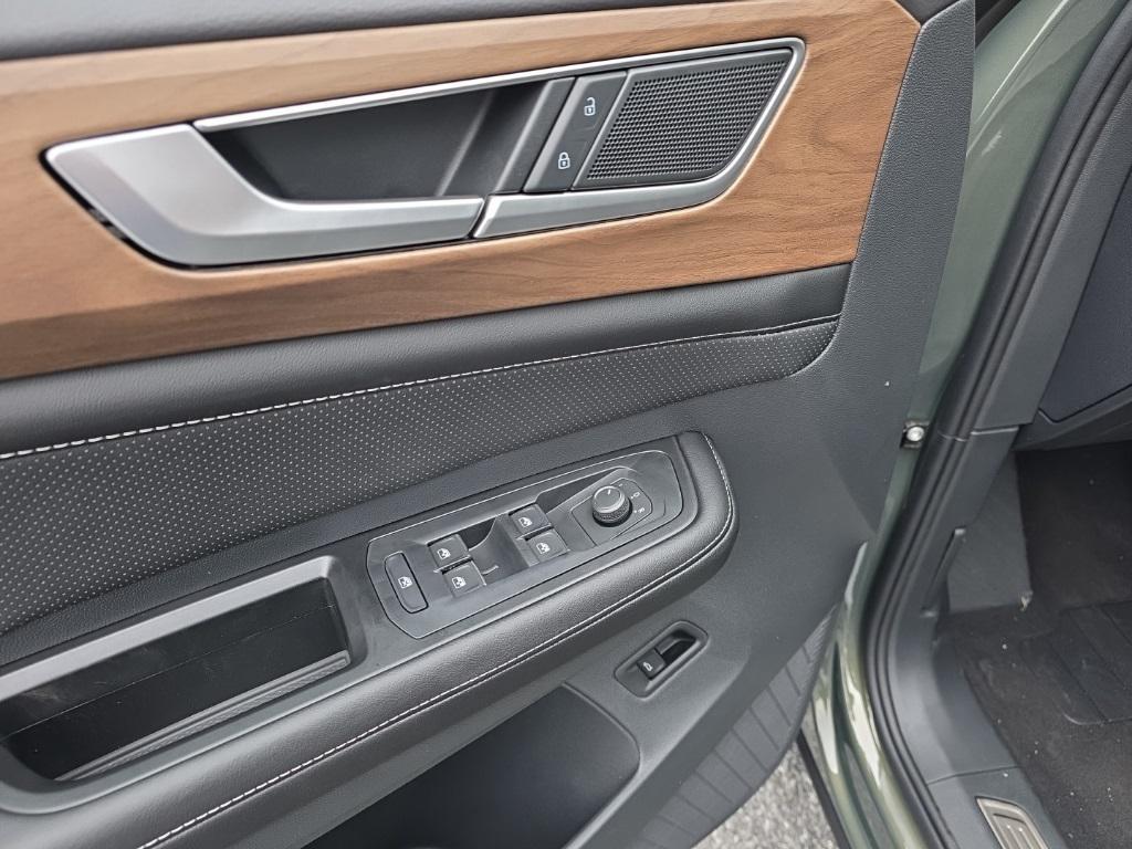 new 2026 Volkswagen Atlas car, priced at $45,168