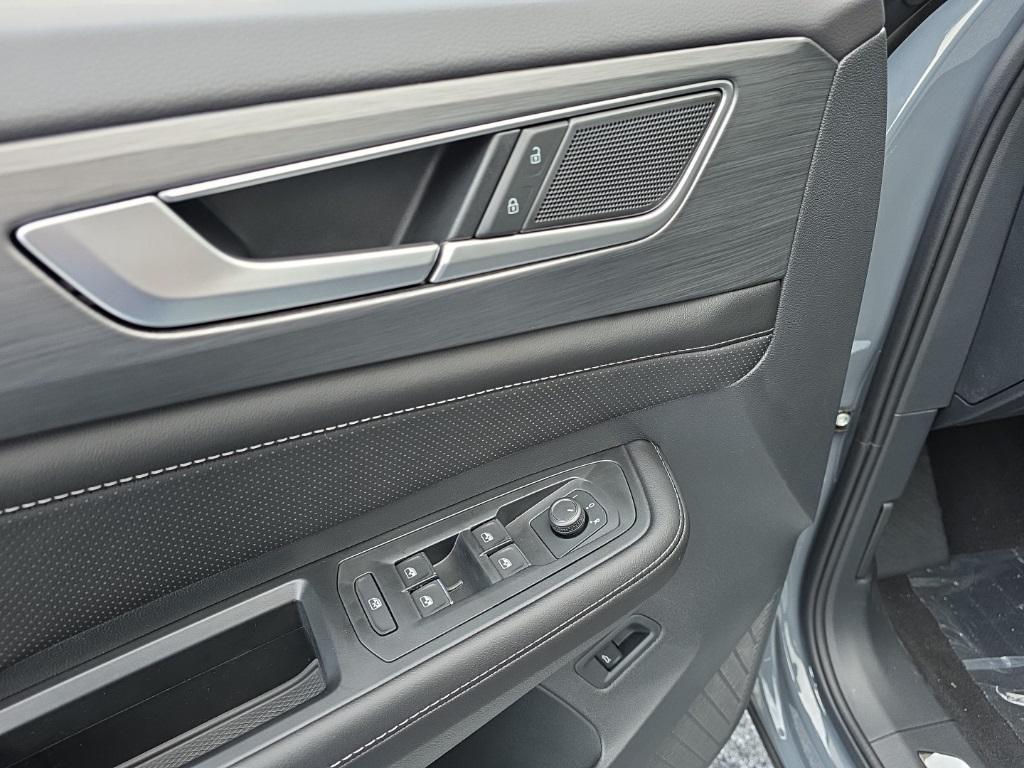 new 2026 Volkswagen Atlas Cross Sport car, priced at $44,244