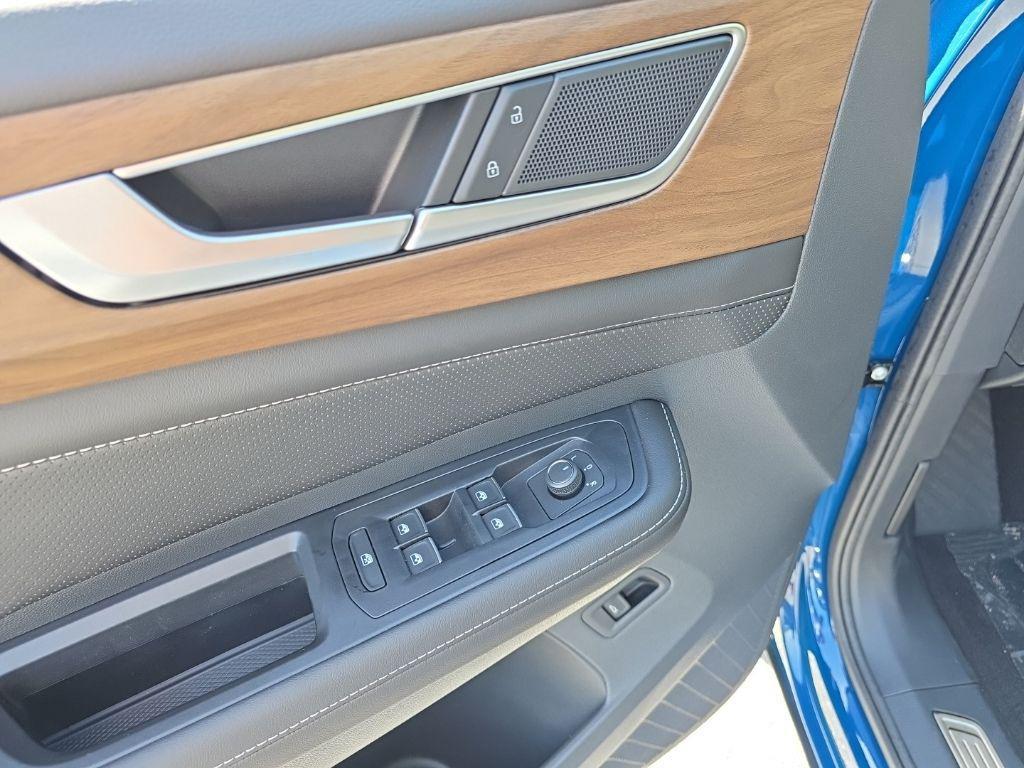 new 2026 Volkswagen Atlas car, priced at $43,346