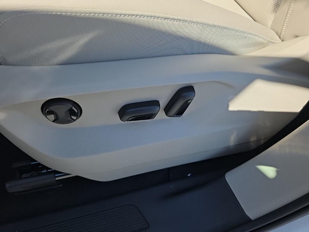 new 2026 Volkswagen Atlas car, priced at $40,744