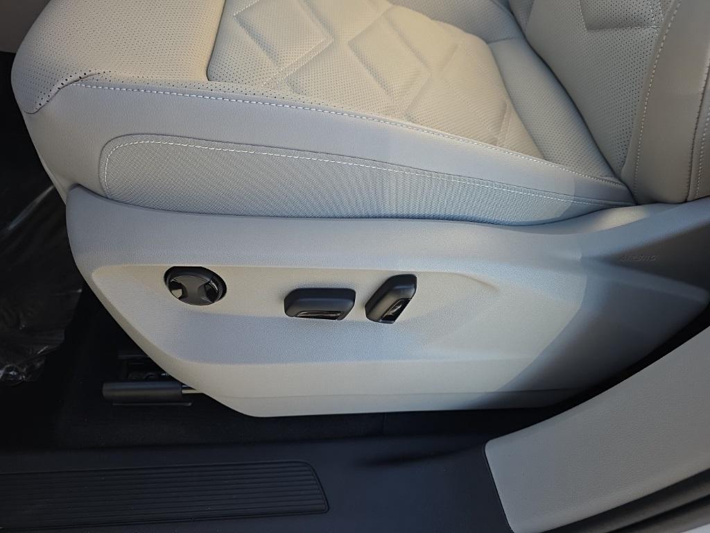 new 2026 Volkswagen Atlas car, priced at $40,040