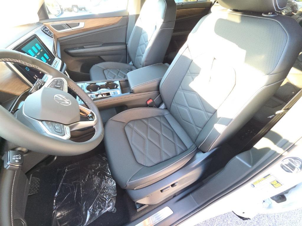 new 2026 Volkswagen Atlas car, priced at $43,200