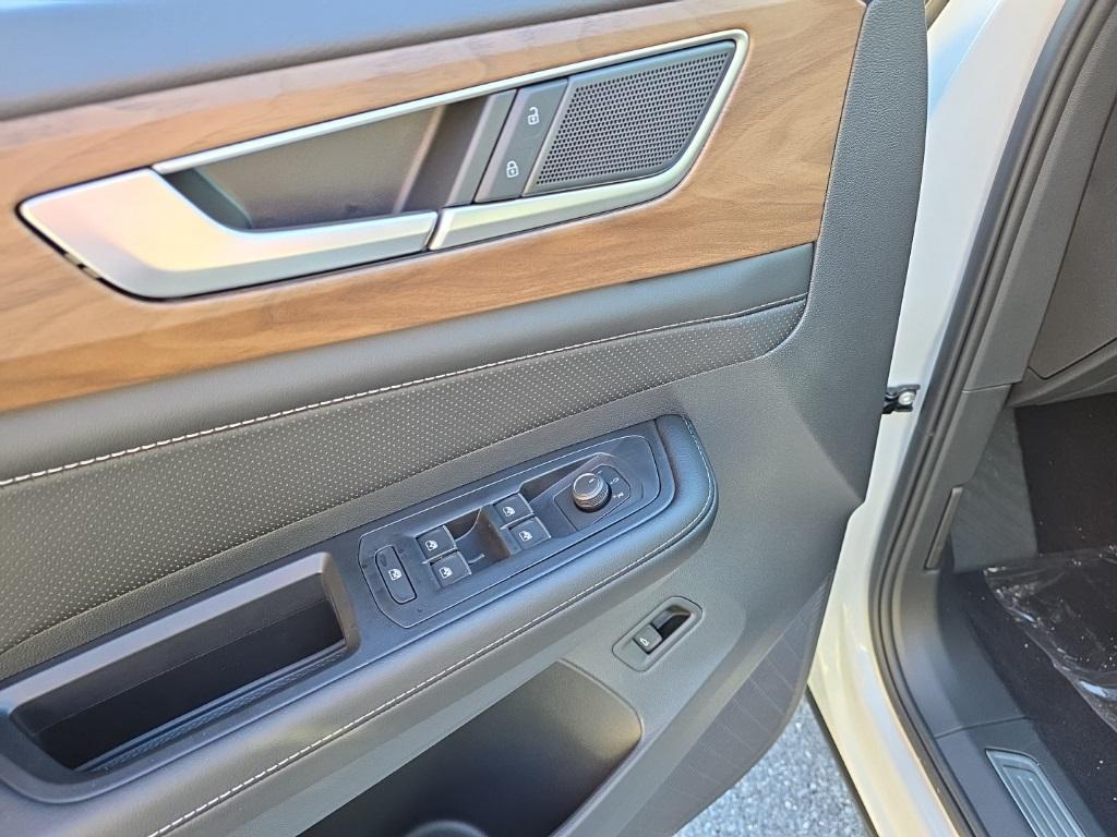 new 2026 Volkswagen Atlas car, priced at $43,200