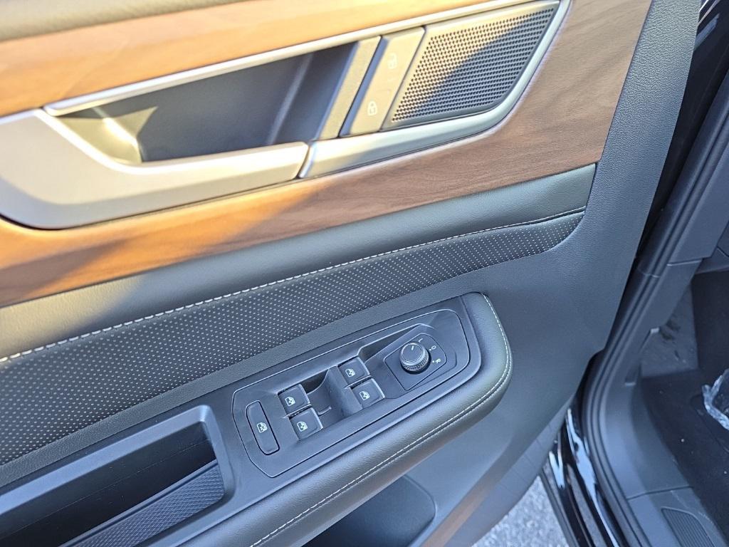 new 2026 Volkswagen Atlas car, priced at $40,112