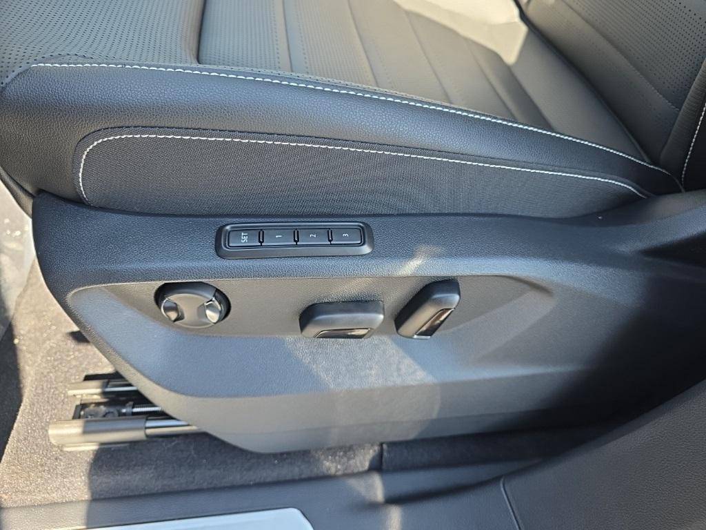 new 2026 Volkswagen Atlas car, priced at $48,725