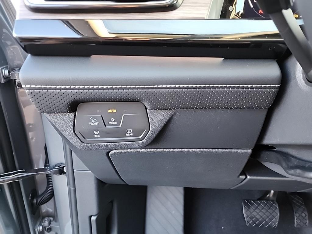 new 2026 Volkswagen Atlas car, priced at $46,182