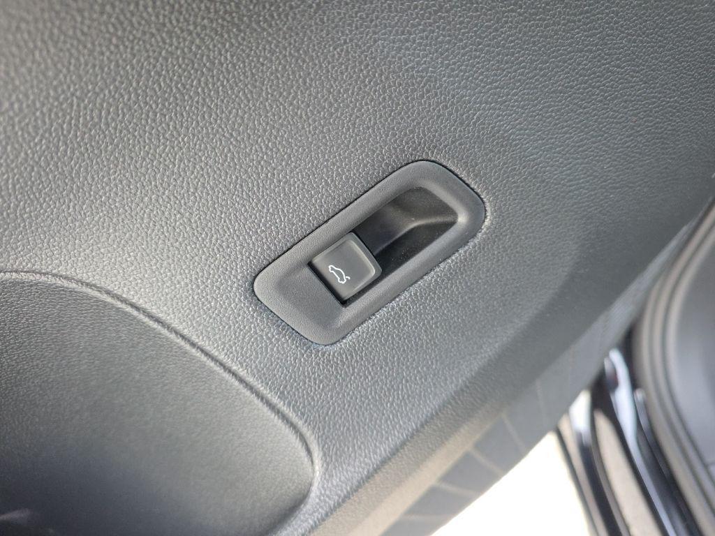 new 2026 Volkswagen Atlas Cross Sport car, priced at $50,873