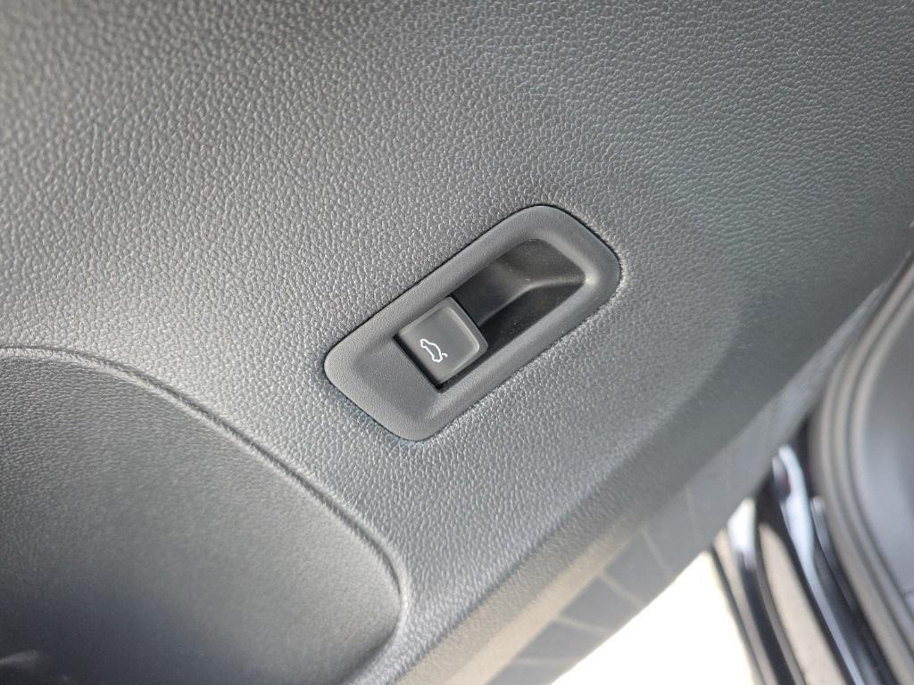 new 2026 Volkswagen Atlas Cross Sport car, priced at $51,873