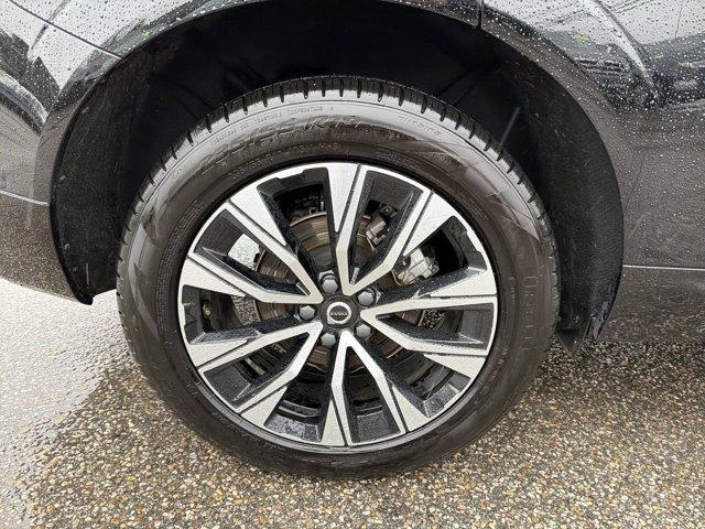 used 2025 Volvo XC60 car, priced at $32,163