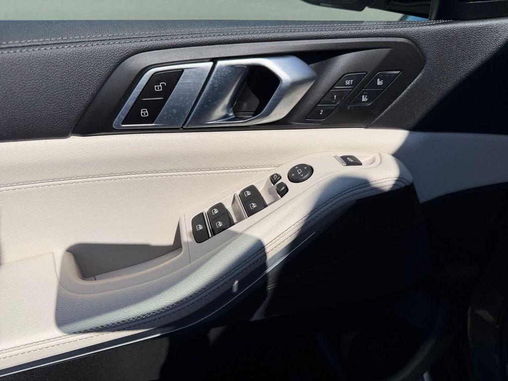 BMW X5 view 21