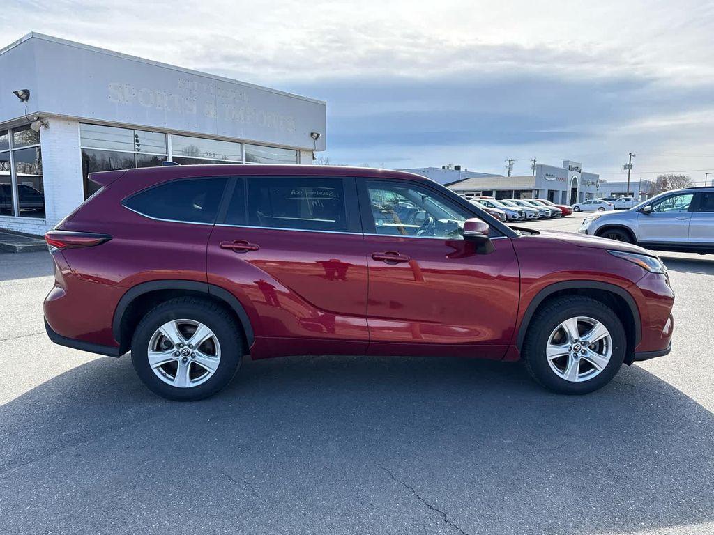 used 2024 Toyota Highlander car, priced at $29,853
